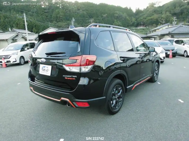 2020 SUBARU FORESTERX-BREAK View 3