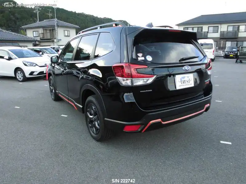 2020 SUBARU FORESTERX-BREAK View 4